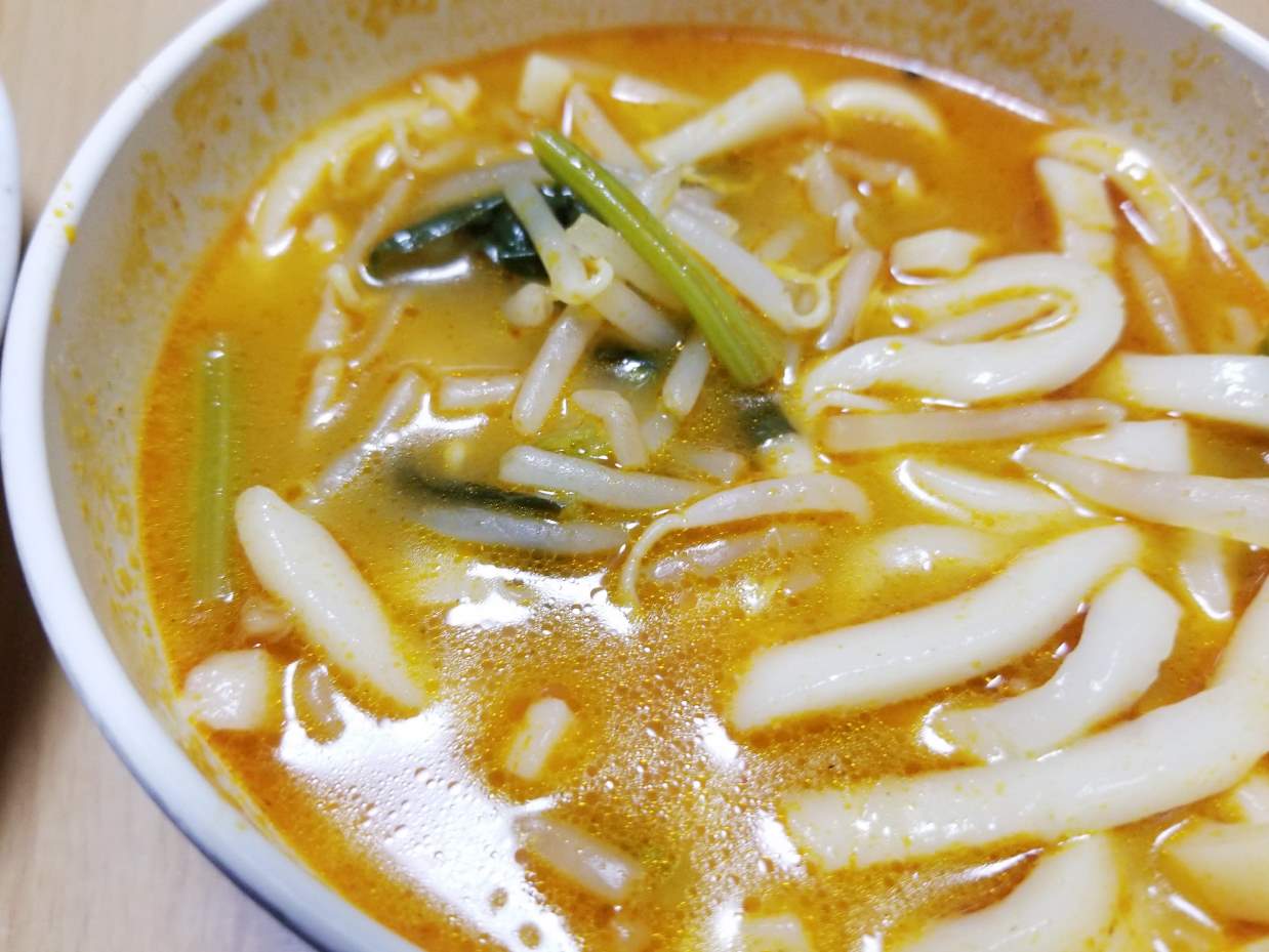 自宅で焼肉屋風のチゲスープやタイ料理のトムヤムクンを作れる便利で美味しい調味料たち