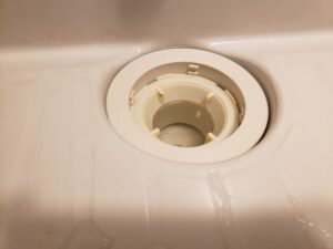 パイプユニッシュで風呂の排水溝詰まりを解消、効果実感の使い方